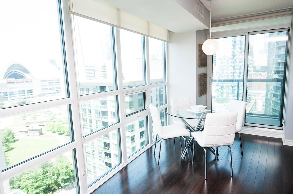 Napa Furnished Suites At Cn Tower & Maple Leaf Square Торонто Екстериор снимка