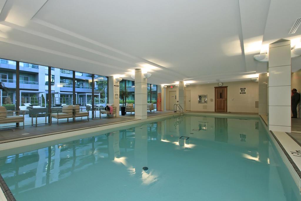 Napa Furnished Suites At Cn Tower & Maple Leaf Square Торонто Екстериор снимка