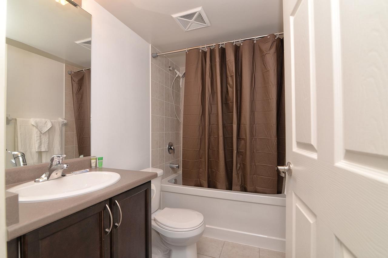 Napa Furnished Suites At Cn Tower & Maple Leaf Square Торонто Екстериор снимка
