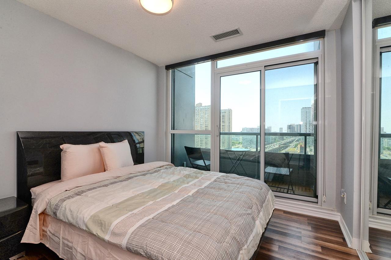 Napa Furnished Suites At Cn Tower & Maple Leaf Square Торонто Екстериор снимка