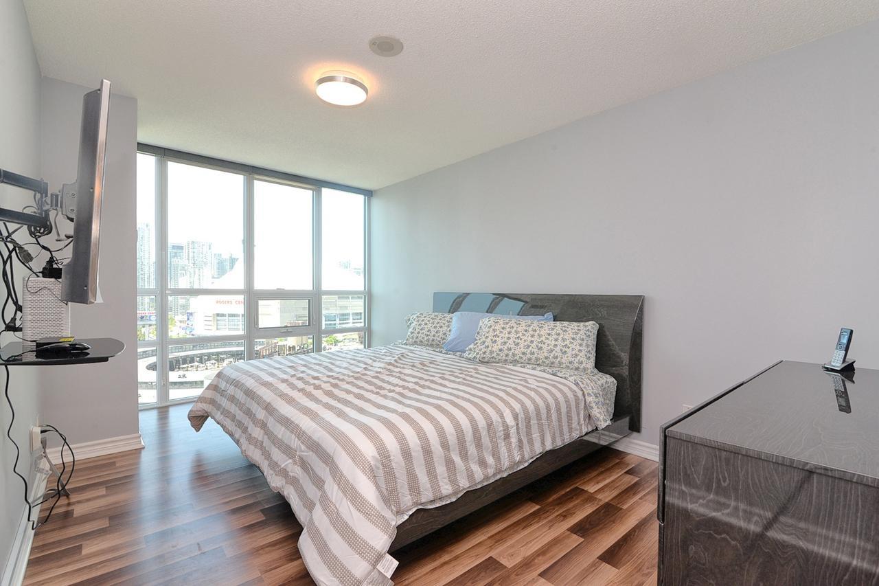 Napa Furnished Suites At Cn Tower & Maple Leaf Square Торонто Екстериор снимка