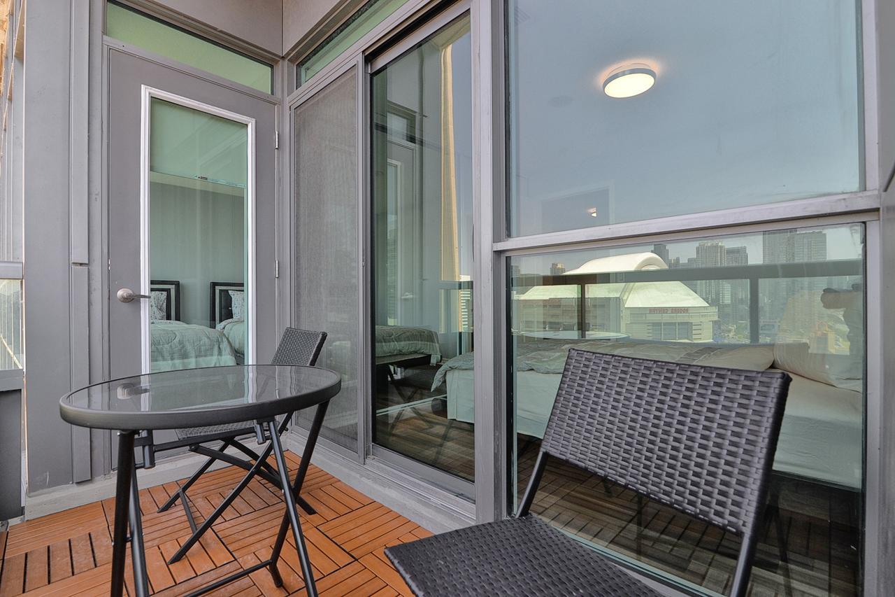 Napa Furnished Suites At Cn Tower & Maple Leaf Square Торонто Екстериор снимка