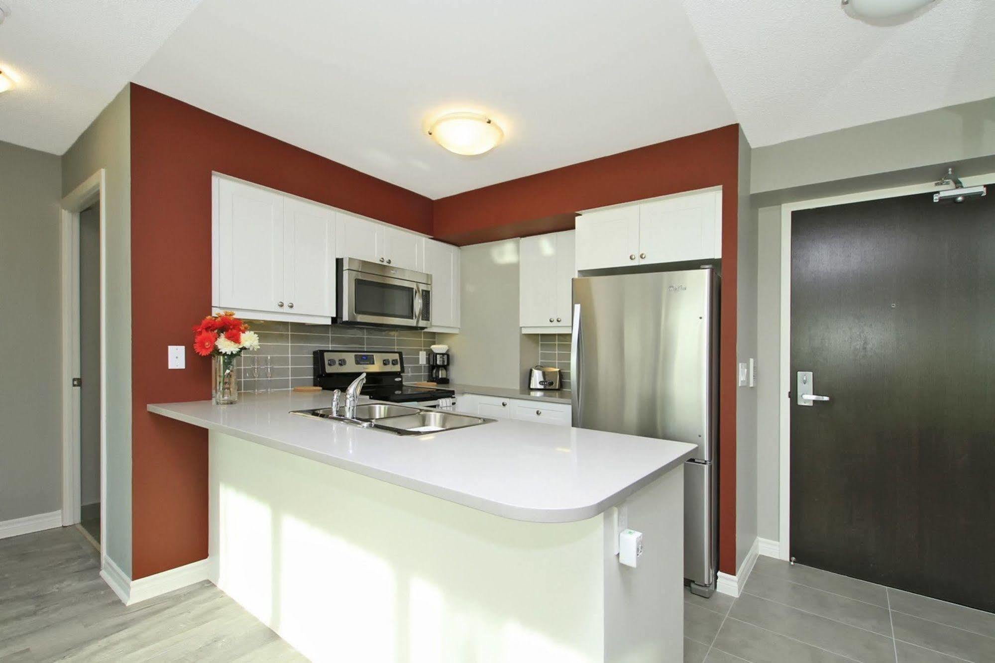 Napa Furnished Suites At Cn Tower & Maple Leaf Square Торонто Екстериор снимка