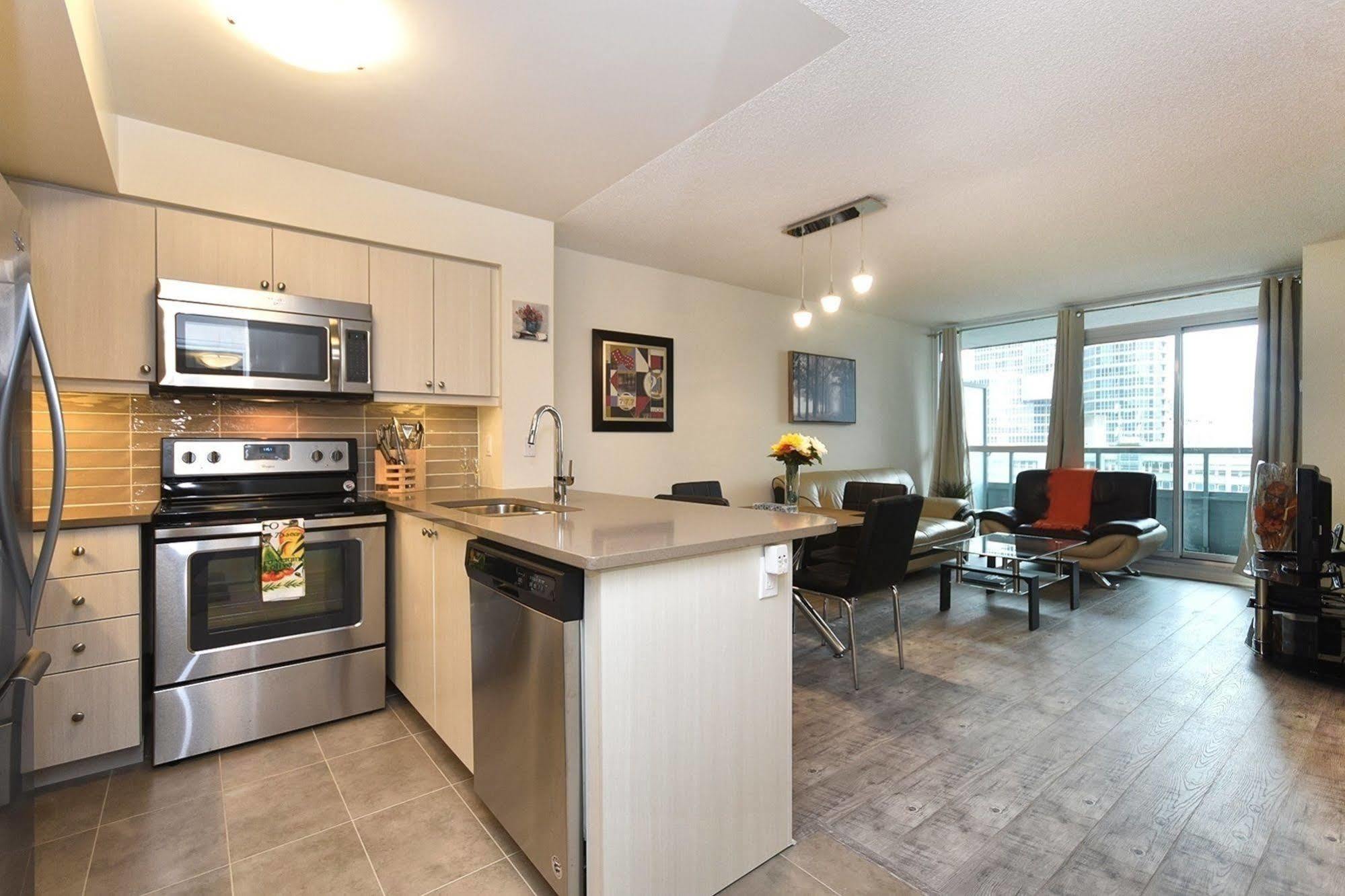 Napa Furnished Suites At Cn Tower & Maple Leaf Square Торонто Екстериор снимка