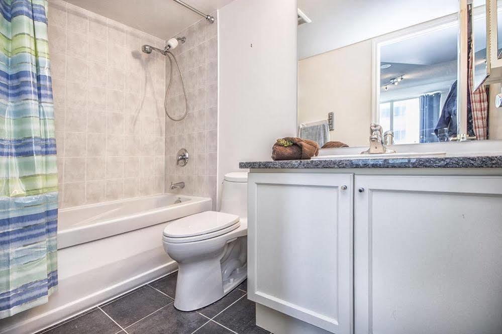 Napa Furnished Suites At Cn Tower & Maple Leaf Square Торонто Екстериор снимка